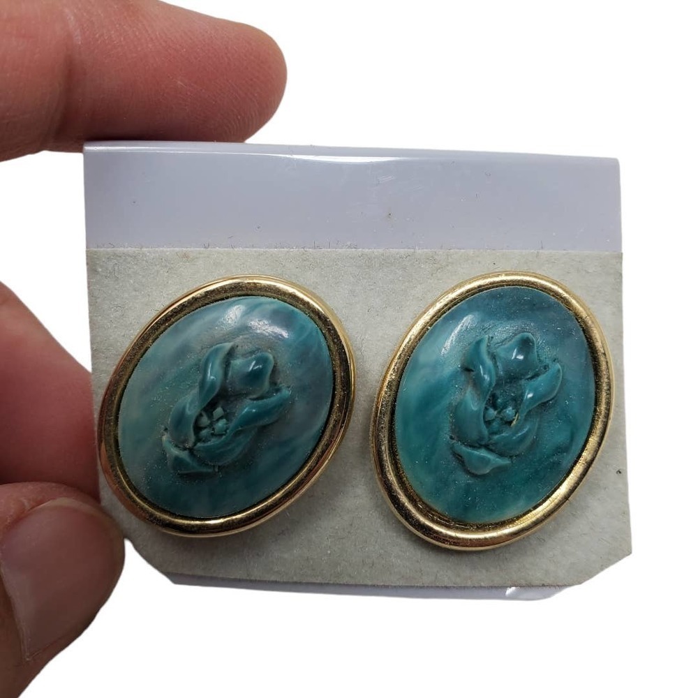 Vintage 1950s Cameo Oval Teal Clip On Floral Fashion Stud Earrings